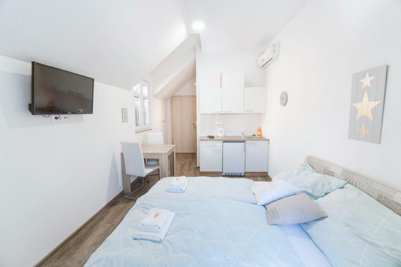 Anita'S Studio Apartments Ljubljana Exterior photo